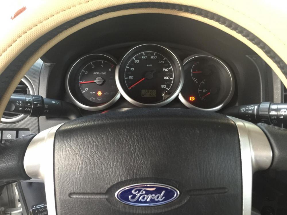 Ford Everest 4x2 MT 2014 - Bán Everest 4x2 MT 2014, màu bạc, giá TL, hỗ trợ trả góp