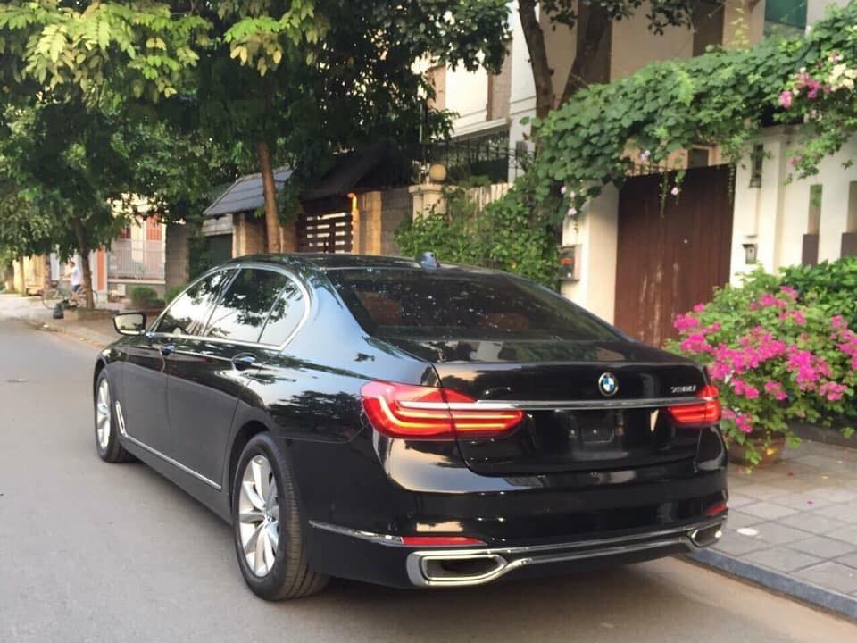 BMW 7 Series 730Li 2017 - Cần bán gấp BMW 7 Series 730Li sản xuất năm 2017, màu đen, nhập khẩu nguyên chiếc 