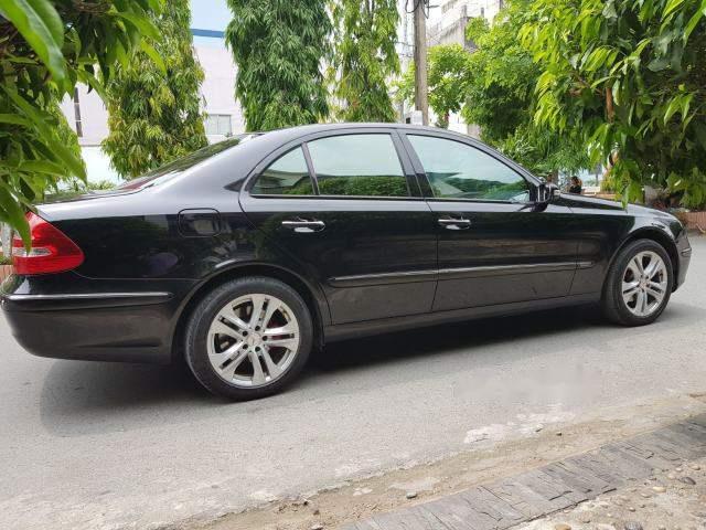 Mercedes-Benz E class E200k 2004 - Cần bán Mercedes E200k đời 2004, màu đen giá cạnh tranh