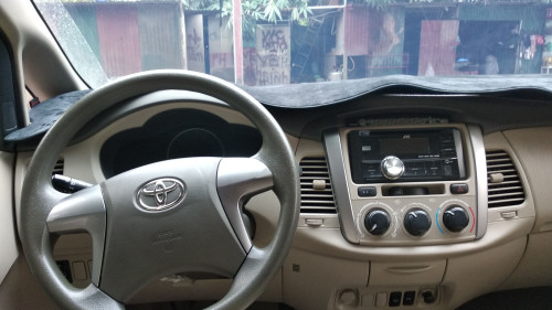 Toyota Innova   2.0 MT  2016 - Cần bán xe Toyota Innova 2.0 MT năm sản xuất 2016, màu ghi vàng, xe gia đình, giá tốt