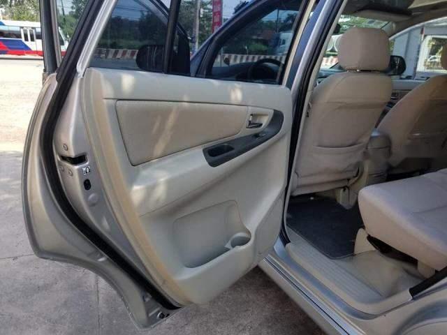 Toyota Innova  2.0E 2016 - Cần bán Toyota Innova 2.0E 2016, màu bạc