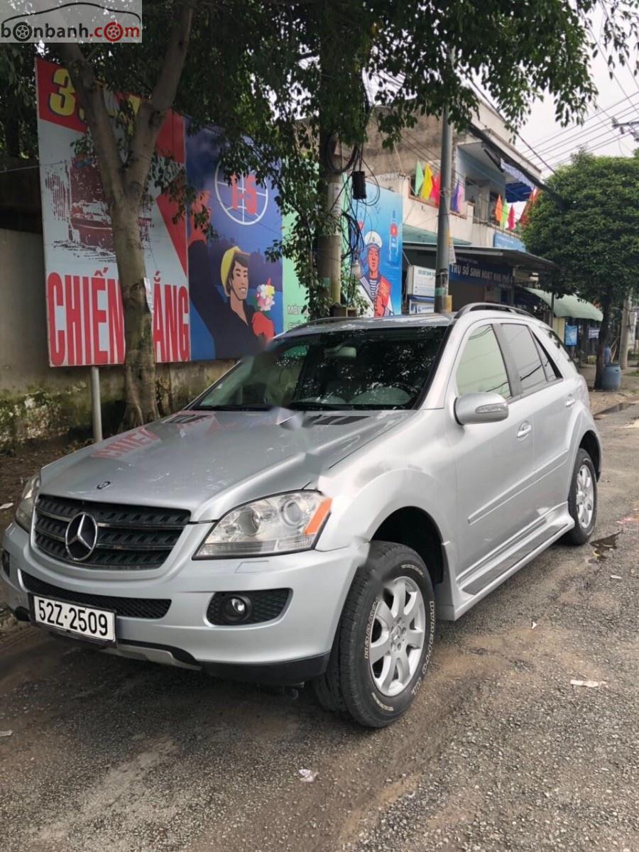 Mercedes-Benz ML Class ML350 2005 - Bán ô tô Mercedes ML350 sản xuất năm 2005, màu bạc, nhập khẩu  