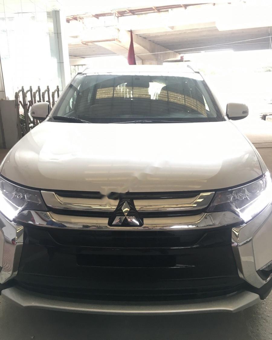 Mitsubishi Outlander 2.0 CVT 2018 - Bán xe Mitsubishi Outlander 2.0 CVT đời 2018, màu trắng  