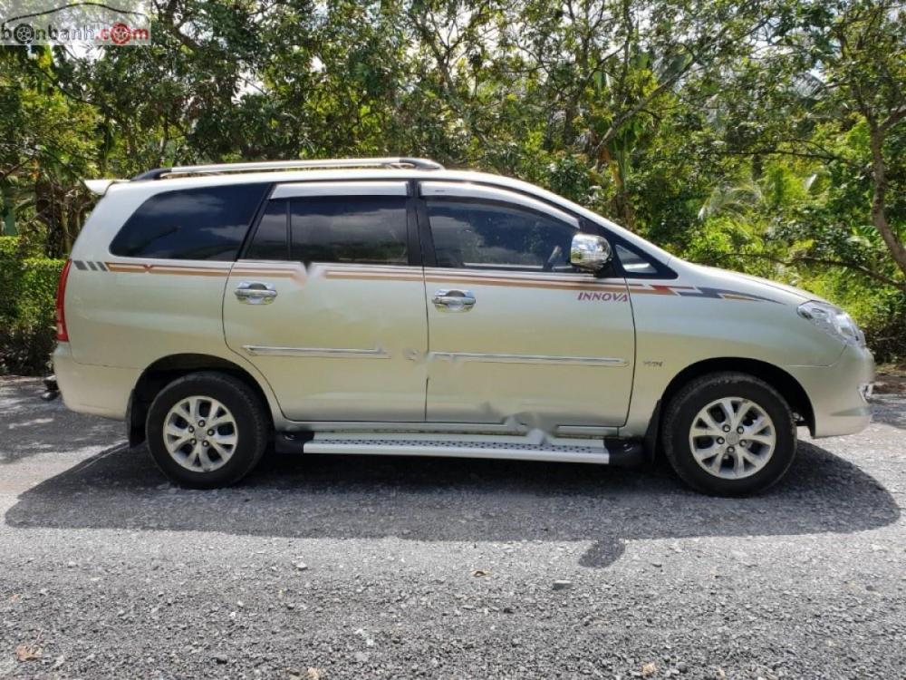 Toyota Innova 2.0 G 2006 - Bán Toyota Innova 2.0 G năm 2006 xe gia đình