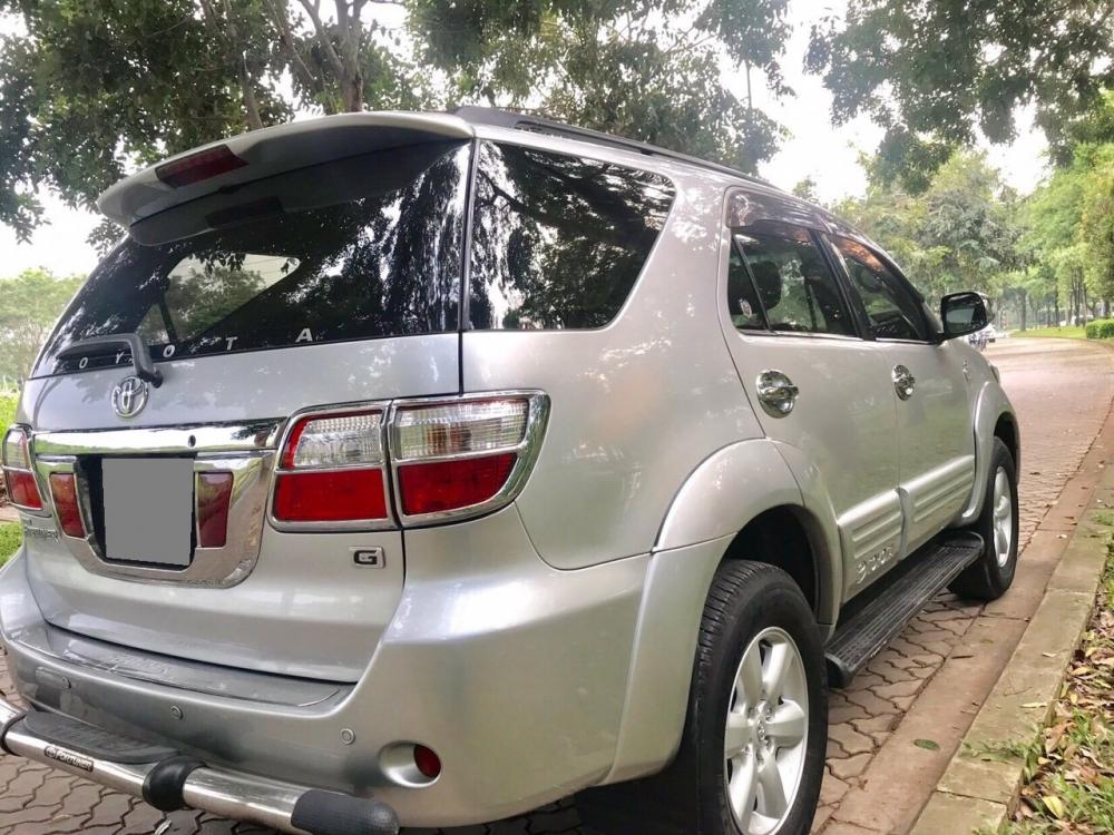 Toyota Fortuner G 2009 - Bán gấp Fortuner 2009 số sàn, máy dầu, màu bạc như con cọp