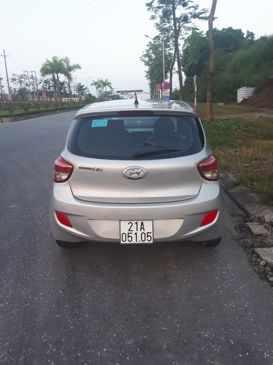 Hyundai Grand i10 SLX 2015 - Bán ô tô Hyundai i10 SLX sản xuất 2015, màu bạc