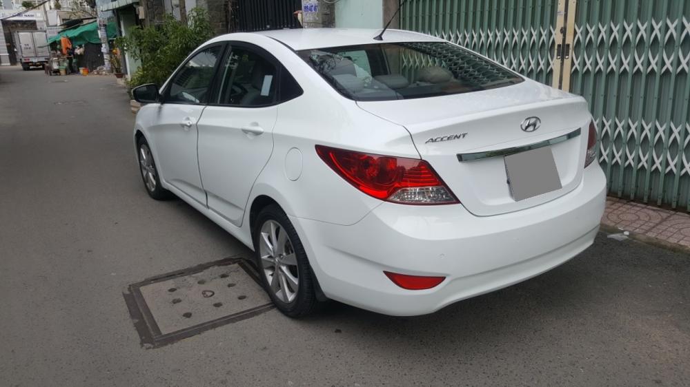 Hyundai Accent mt 2015 - Bán Hyundai Accent 2015 số sàn, màu trắng, nhập Hàn Quốc