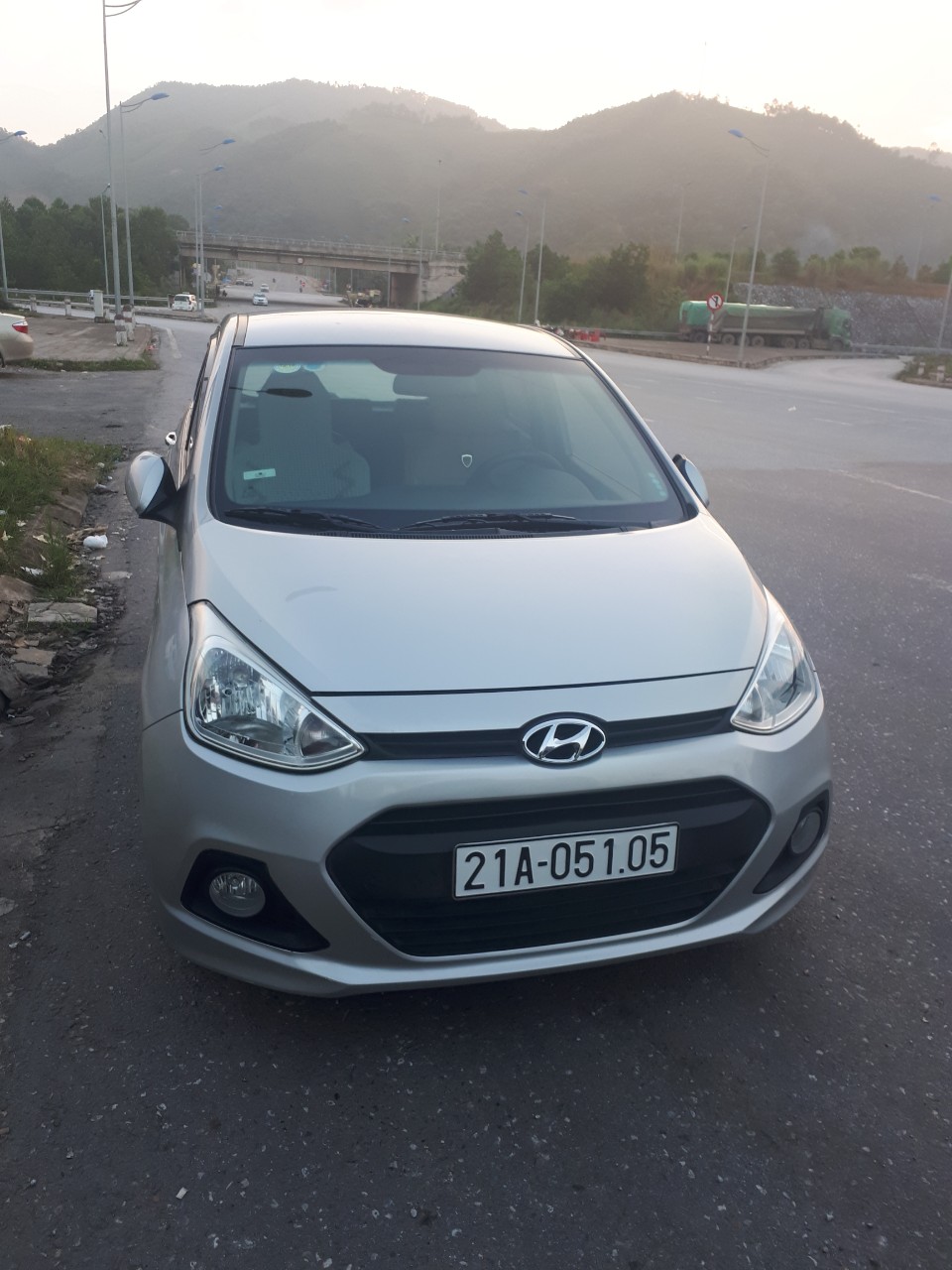 Hyundai Grand i10 SLX 2015 - Bán ô tô Hyundai i10 SLX sản xuất 2015, màu bạc