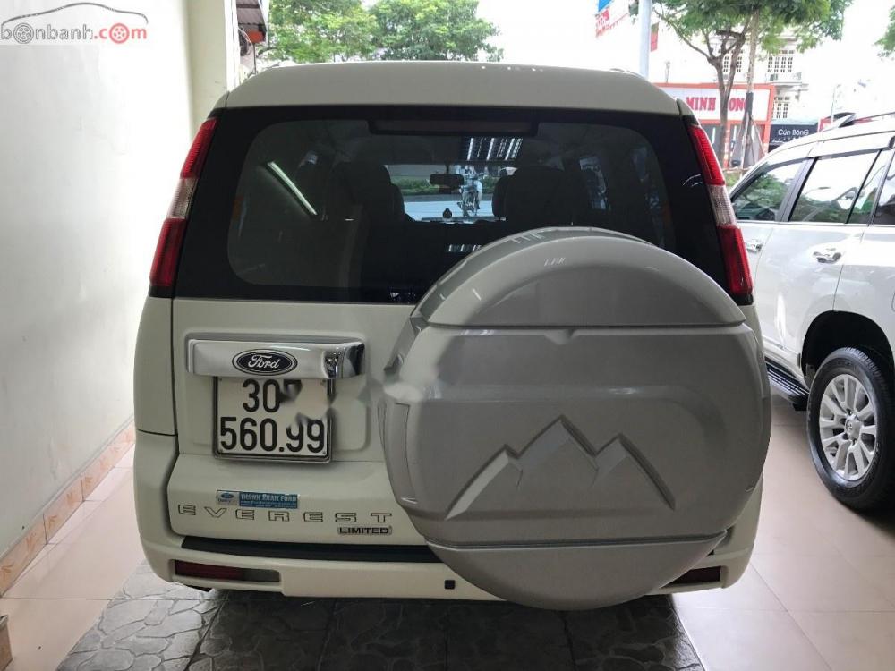 Ford Everest AT 2014 - Bán Ford Everest AT đời 2014, màu trắng số tự động