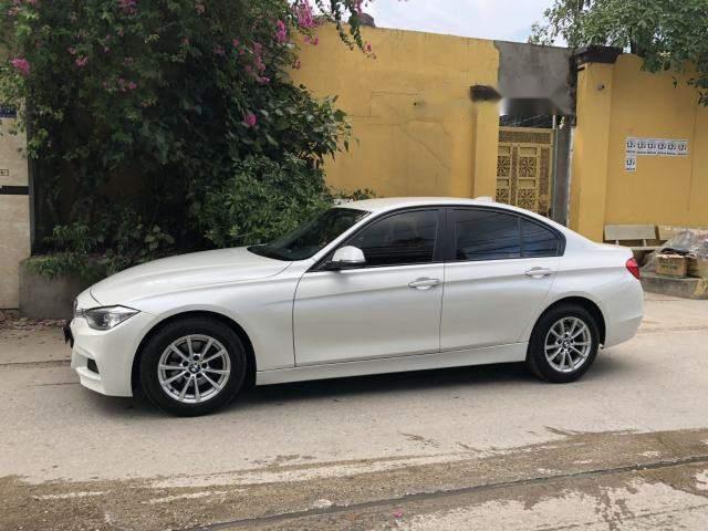 BMW 3 Series  320i  2013 - Bán BMW 3 Series 320i năm sản xuất 2013, màu trắng