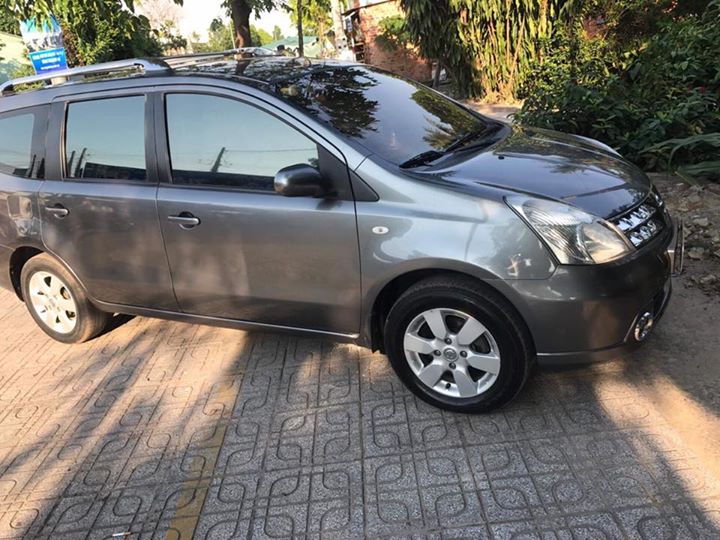 Nissan Livina G 2011 - Cần tiền bán Nissan Livina 2011 số sàn, màu xám, xe đẹp