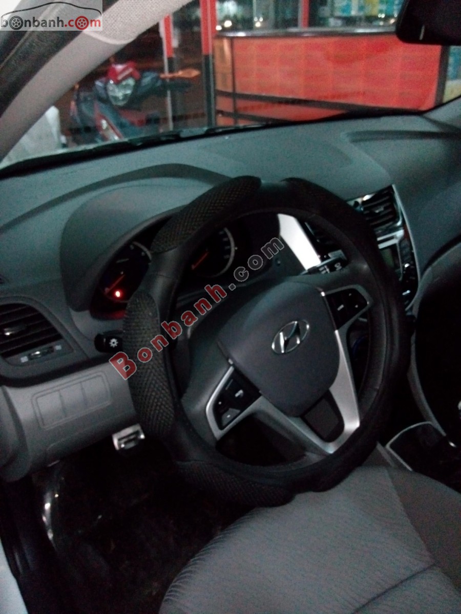 Hyundai Acent 2012 - Cần bán xe Hyundai Accent sản xuất cuối năm 2012