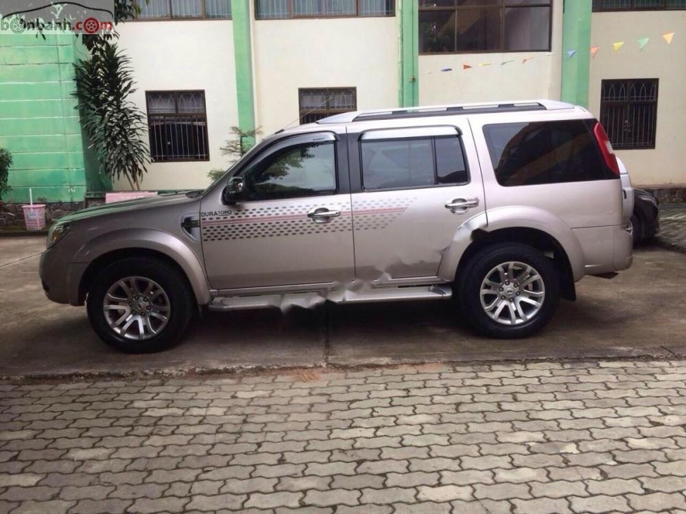 Ford Everest AT 2014 - Bán xe Ford Everest AT đời 2014, màu bạc, số tự động