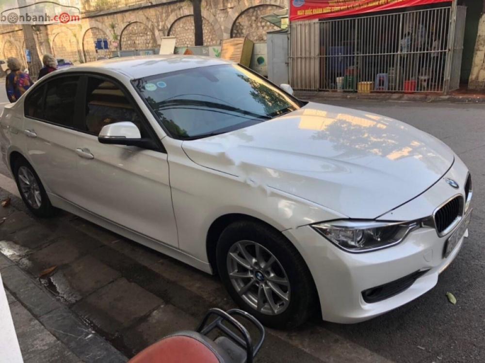 BMW 3 Series 320i 2014 - Bán xe BMW 3 Series 320i đời 2014, màu trắng, xe nhập xe gia đình 