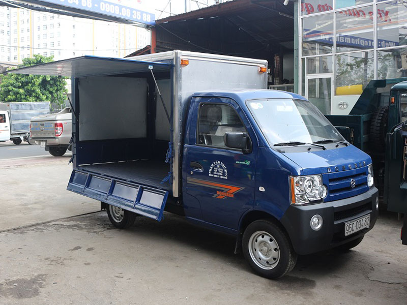 Xe tải 1,5 tấn - dưới 2,5 tấn 2018 - Bán Dongben 870kg thùng kín cánh dơi, giá cạnh tranh trả trước 20%