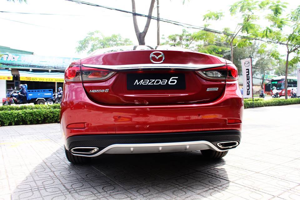 Mazda 6 2.0 premium 2018 - Cần bán xe Mazda 6 2.0 premium năm 2018, màu đỏ, 899tr