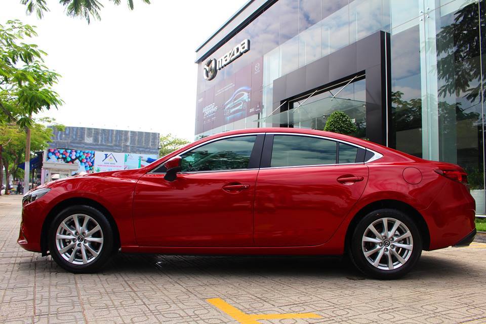 Mazda 6 2.0 premium 2018 - Cần bán xe Mazda 6 2.0 premium năm 2018, màu đỏ, 899tr