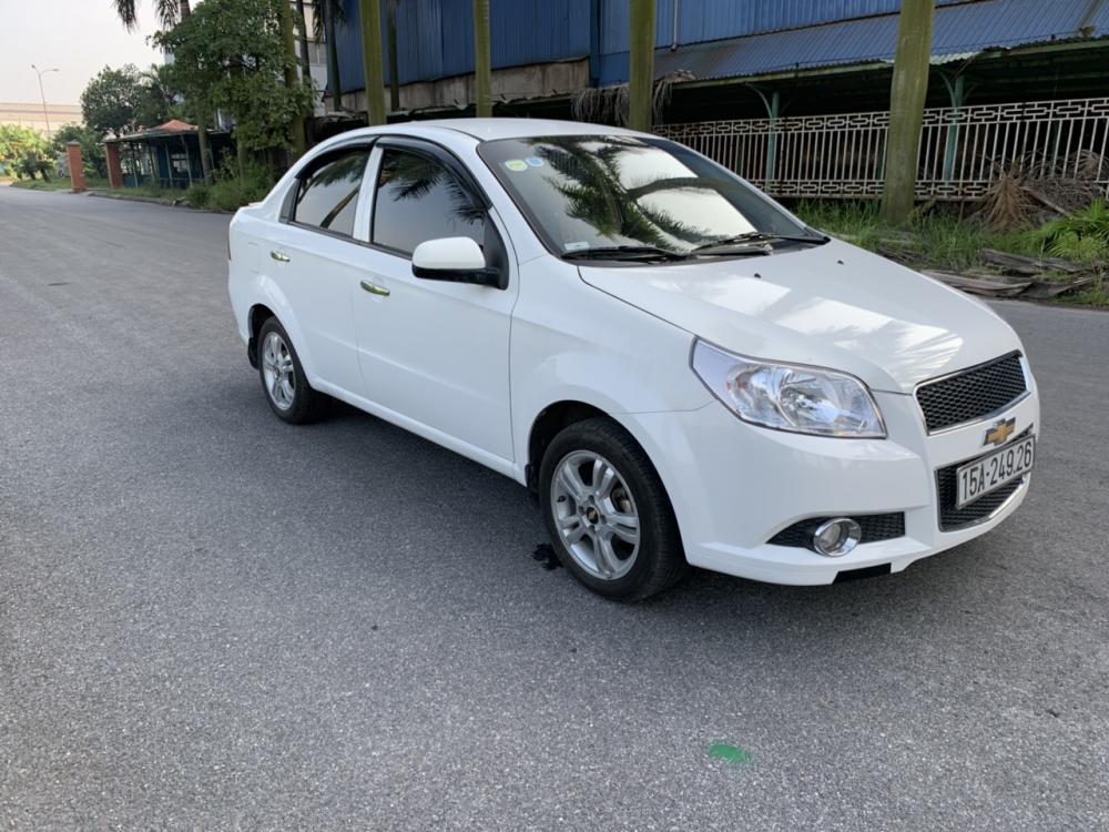 Chevrolet Aveo 2016 - Gia đình cần bán Chevrolet Aveo 2016, xe đi hơn 3 vạn km. Đẹp như mới, giá rẻ