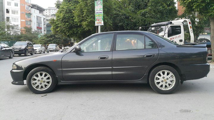 Mitsubishi Galant 1995 - Cần bán Mitsubishi Galant nội thất mới, máy phun xăng tự động, bao hồ sơ toàn quốc