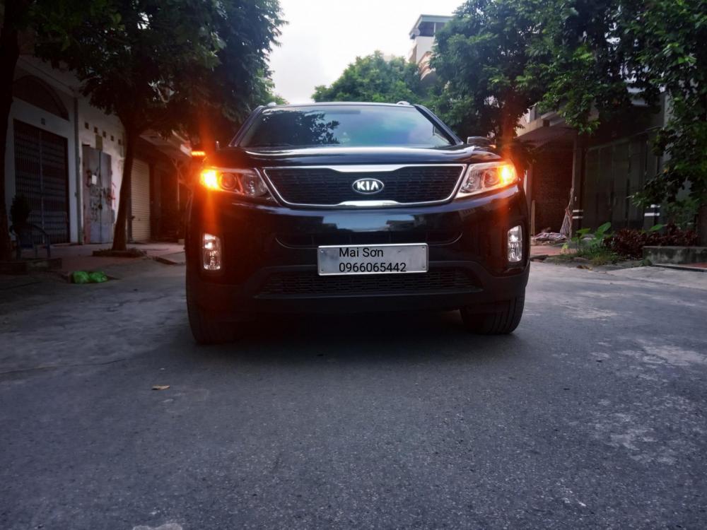 Kia Sorento GAT 2017 - Cần bán lại xe Kia Sorento GAT năm 2017, màu đen xe gia đình, giá chỉ 770 triệu