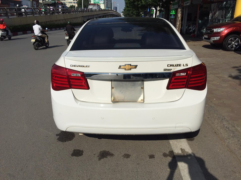 Chevrolet Cruze LS 2015 - Cần bán xe Chevrolet Cruze LS sản xuất năm 2015, màu trắng