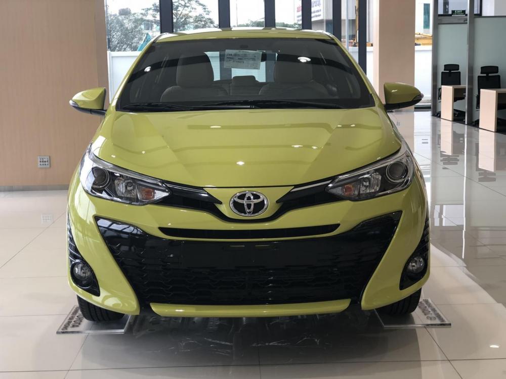 Toyota Yaris  1.5G CVT 2018 - Cần bán Toyota Yaris 1.5G CVT 2018, màu vàng