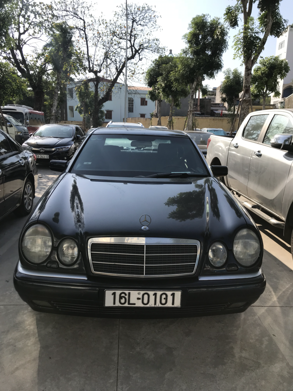 Mercedes-Benz E class  E230  1997 - Cần bán lại xe Mercedes-Benz E class năm 1997 màu đen, nhập khẩu, 168 triệu