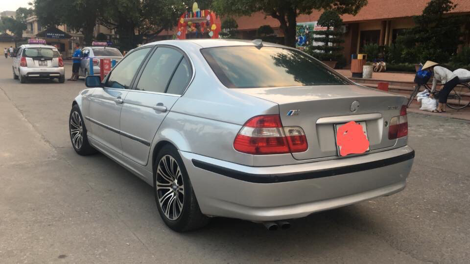 BMW 3 Series  325i  2004 - Bán BMW 3 Series 325i đời 2004, màu bạc, xe nhập số tự động