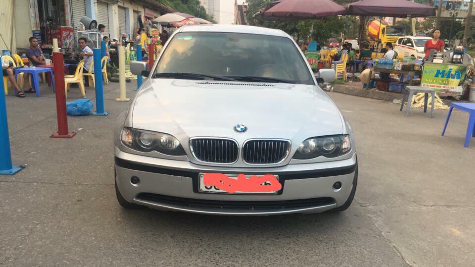 BMW 3 Series  325i  2004 - Bán BMW 3 Series 325i đời 2004, màu bạc, xe nhập số tự động