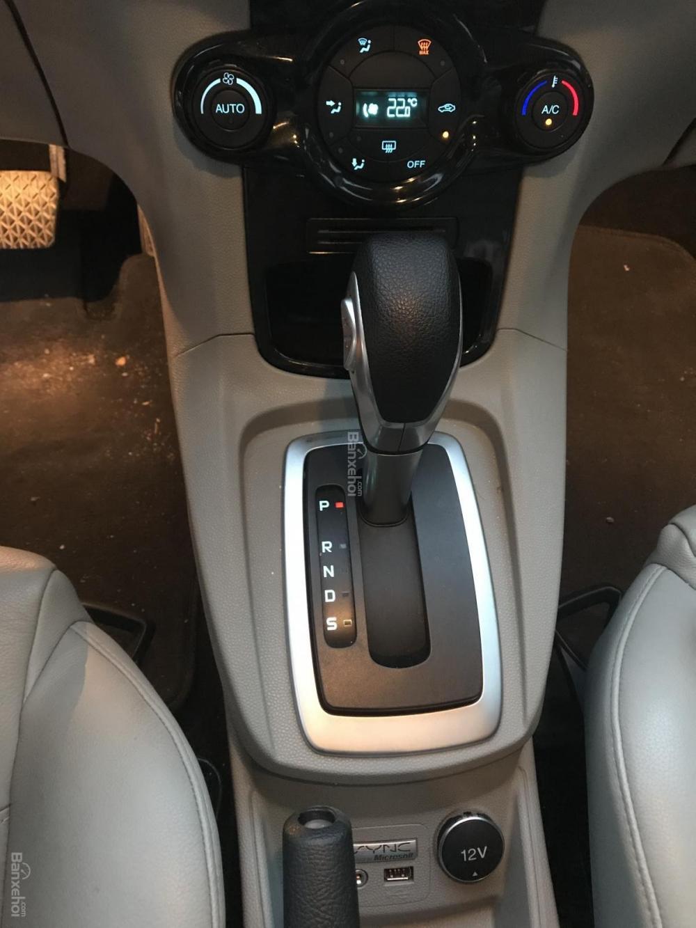 Ford Fiesta  Titanium 2016 - Bán Ford Fiesta 2016, màu bạc