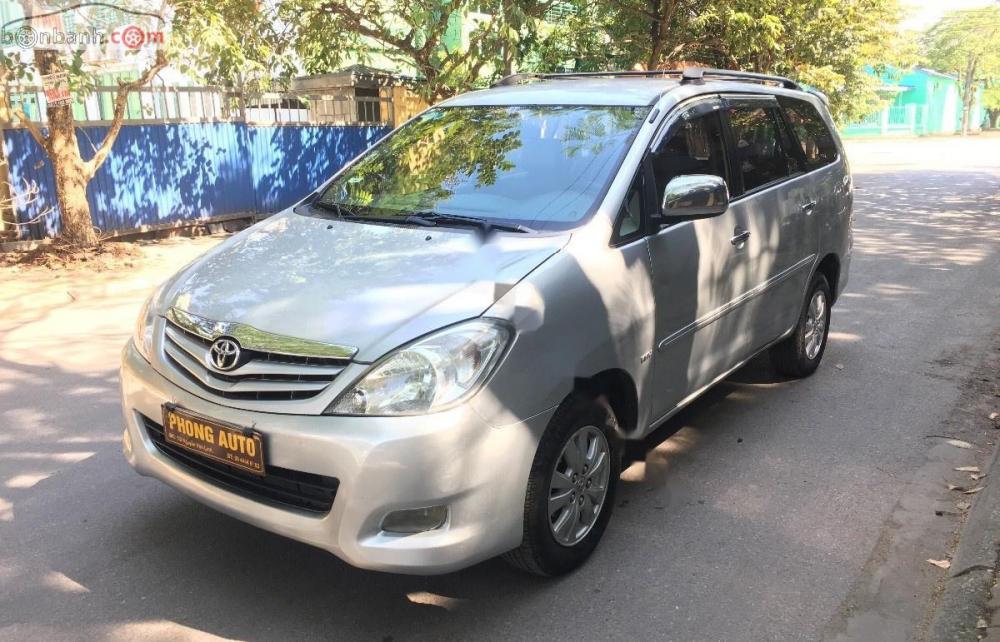 Toyota Innova G 2010 - Bán Toyota Innova G năm 2010, màu bạc như mới, giá chỉ 420 triệu