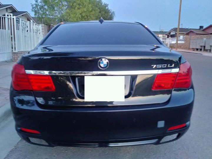 BMW 7 Series 750Li 2011 - Lên đời cần bán rẻ xe BMW 750li nhập Mỹ, đời 2011 màu đen nhám full option