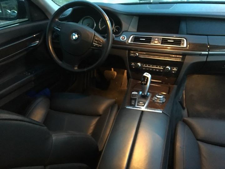 BMW 7 Series 750Li 2011 - Lên đời cần bán rẻ xe BMW 750li nhập Mỹ, đời 2011 màu đen nhám full option