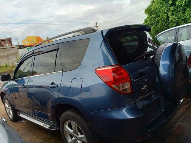 Toyota RAV4 2009 - Bán ô tô Toyota RAV4 sản xuất 2009, nhập khẩu nguyên chiếc xe gia đình, giá tốt