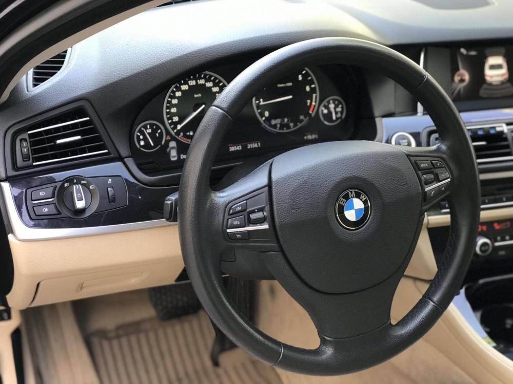 BMW 5 Series 520i 2015 - Bán BMW 520i đen, nội thất kem 2015