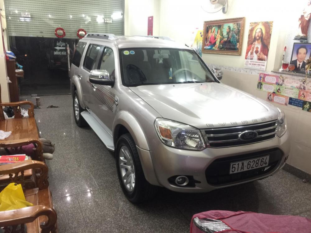 Ford Everest MT  2013 - Bán Ford Everest MT số sàn cuối 2013, hồng phấn. Giá 635 triệu