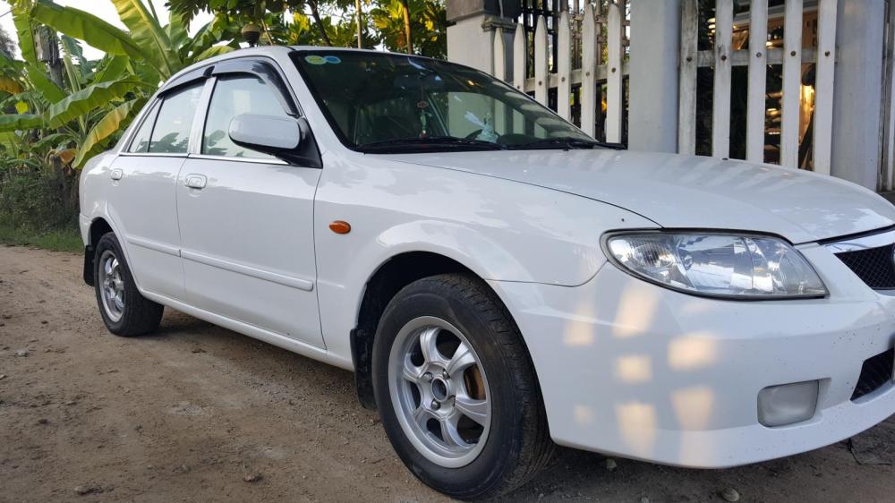 Mazda 323 2004 - Cần bán Mazda 323 classic đăng ký 2004, màu trắng ít sử dụng, 170 triệu
