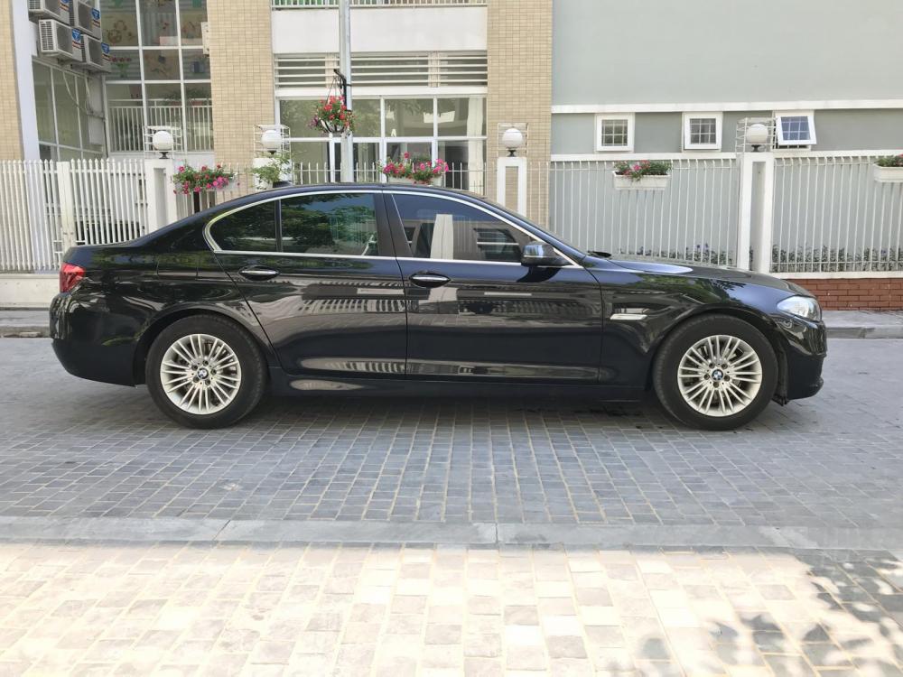 BMW 5 Series 520i 2015 - Bán BMW 520i đen, nội thất kem 2015