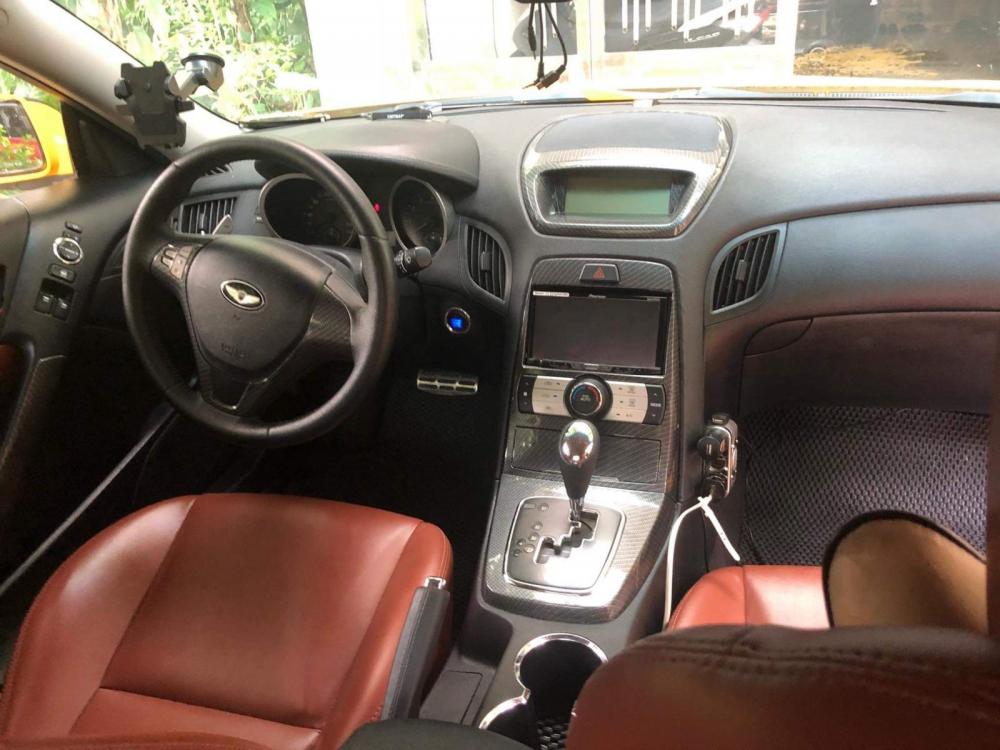 Hyundai Genesis 2.0 Turbo 2010 - Cần bán Hyundai Genesis 2.0 Turbo năm 2010, màu vàng, nhập từ Nhật, 555 triệu