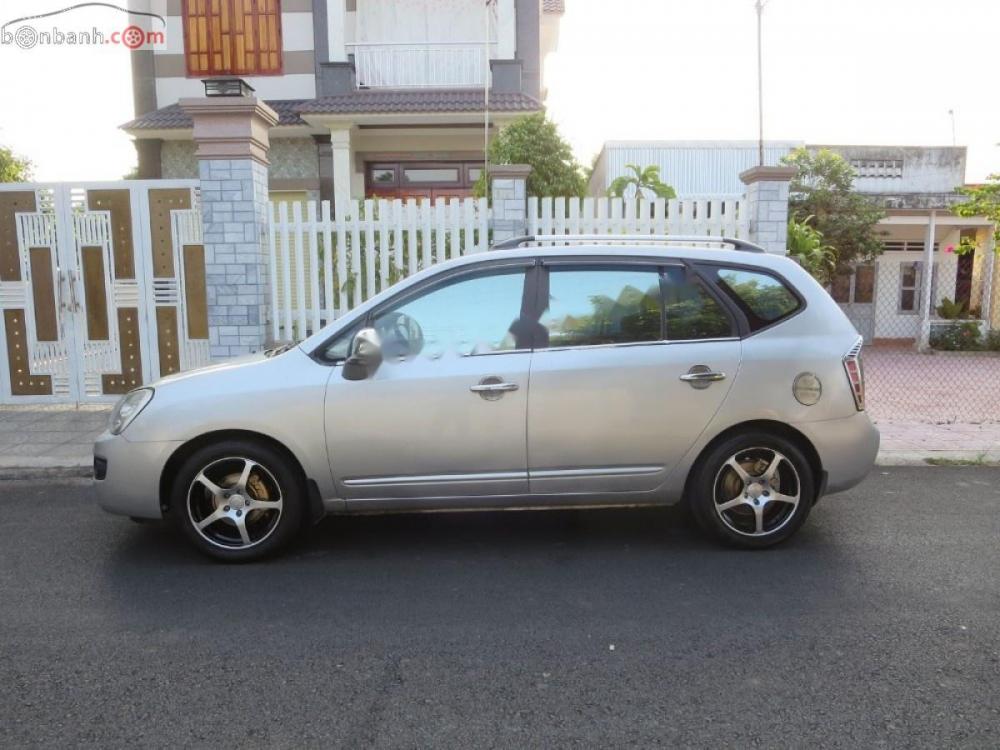 Kia Carens 2010 - Bán Kia Carens đời 2010, màu bạc