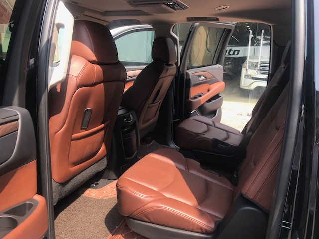 Cadillac Escalade 2015 - Bán Cadilac Escalede ESV Premium màu đen, xe sản xuất cuối 2015, đăng ký 2017 như mới