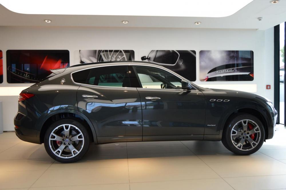 Maserati 2017 - Bán Maserati Levante chính hãng, màu xanh, liên hệ để được tư vấn: 0978877754