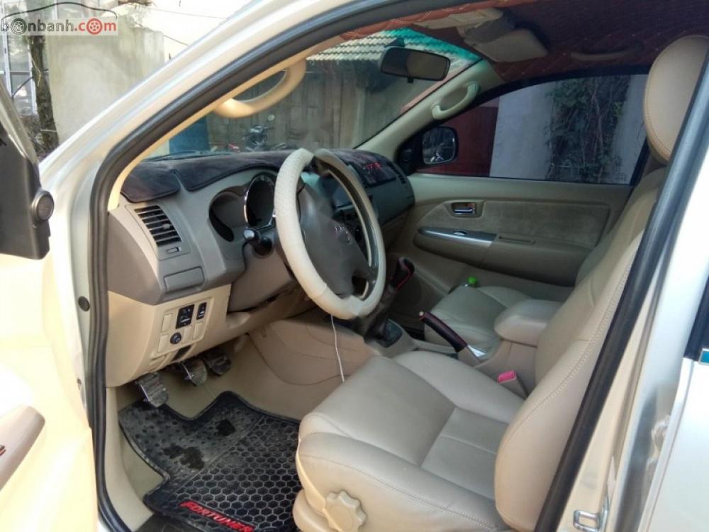 Toyota Fortuner 2009 - Bán Toyota Fortuner năm 2009, màu bạc, giá chỉ 625 triệu