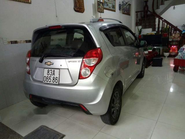 Chevrolet Spark LT 2014 - Gia đình bán Chevrolet Spark LT sản xuất năm 2014, màu bạc