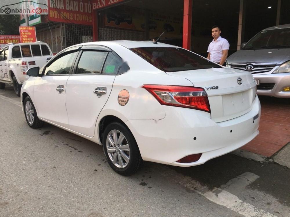 Toyota Vios 2016 - Bán Toyota Vios năm sản xuất 2016, màu trắng số sàn, 485tr