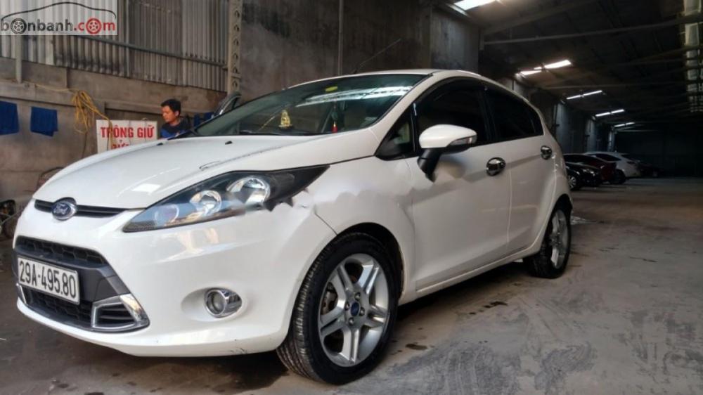 Ford Fiesta Sport 2011 - Cần bán chiếc Ford Fiesta 5 cửa, chính chủ, màu trắng đời 2011, đăng ký lần đầu 2012