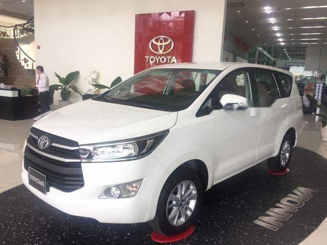 Toyota Innova   2.0E  2018 - Cần bán Toyota Innova 2.0E năm 2018, màu trắng