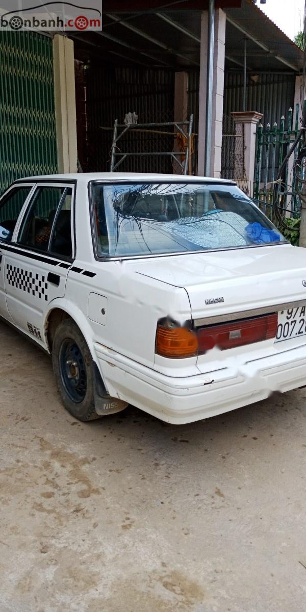 Nissan Bluebird 1993 - Bán Nissan Bluebird đời 1993, màu trắng, xe không ngập nước