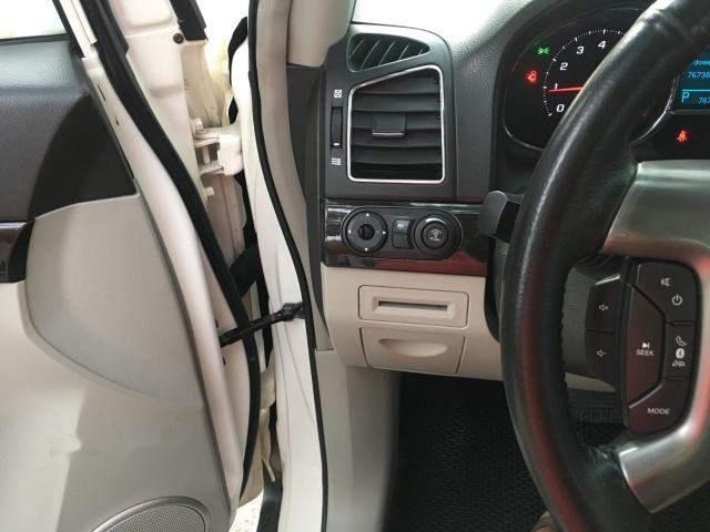Chevrolet Captiva  Facelift 2014 - Bán Chevrolet Captiva đời 2014, màu trắng, số tự động, giá 570tr