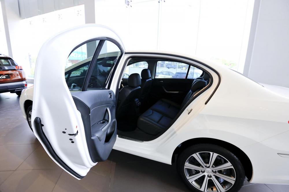 Peugeot 408 2018 - Bán Peugeot 408 sản xuất 2018, màu trắng, xe có sẵn, giao xe tận nhà, hỗ trợ ngân hàng 80%